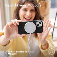 Accezz Liquid Silicone Backcover met MagSafe Apple iPhone 13 - Zwart