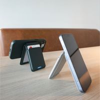 Accezz Leren Wallet met standaard - Geschikt voor MagSafe en Qi2 - Cedar Green