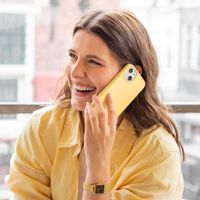 Accezz Liquid Silicone Backcover met MagSafe Apple iPhone 14 Pro Max - Geel